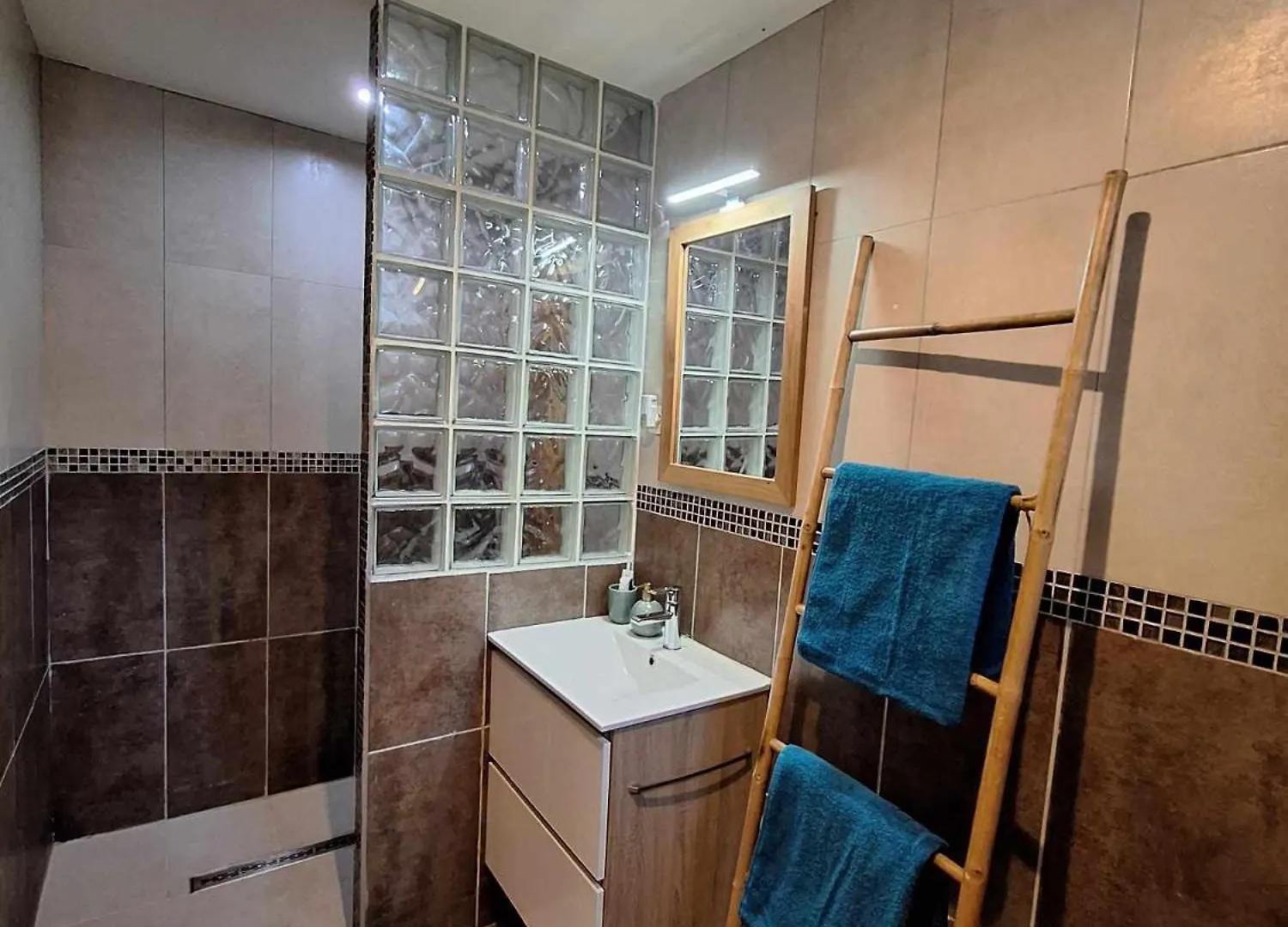 Holiday home Domaine Des Pins Villa Saint-Mitre-les-Remparts